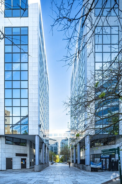 10 Boulevard Du Mont D'Est, Noisy-le-Grand à louer - Photo de l’immeuble – Image 3 sur 4