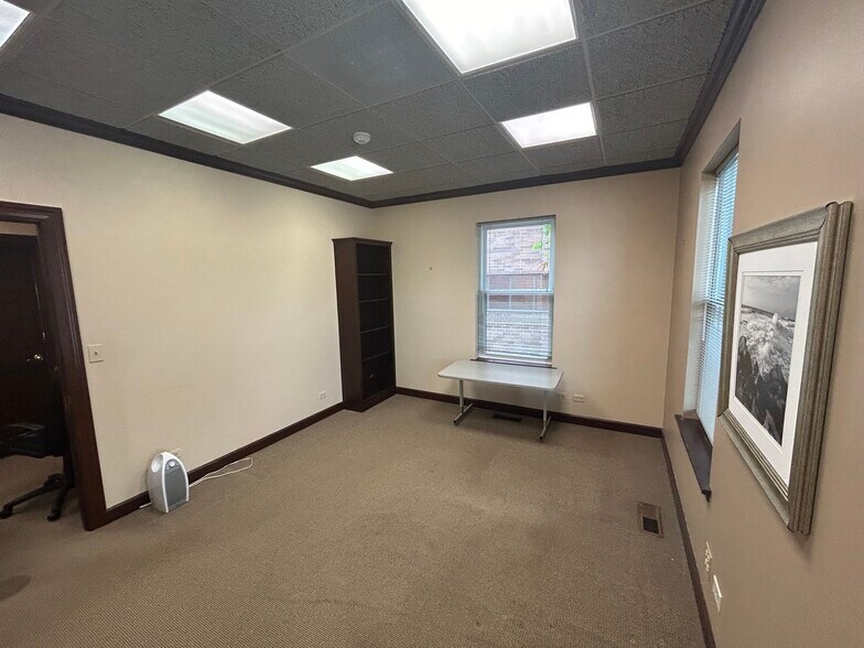 564 S Washington St, Naperville, IL à louer - Photo intérieure – Image 2 sur 17