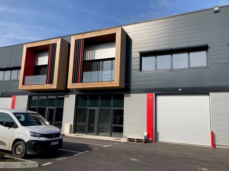 Industriel/Logistique dans La Seyne-sur-Mer à louer - Photo de l’immeuble – Image 3 sur 16