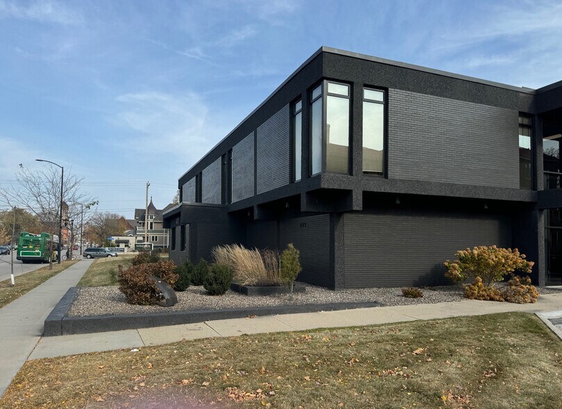 417 Monroe Ave, Green Bay, WI à louer - Photo de l’immeuble – Image 2 sur 18