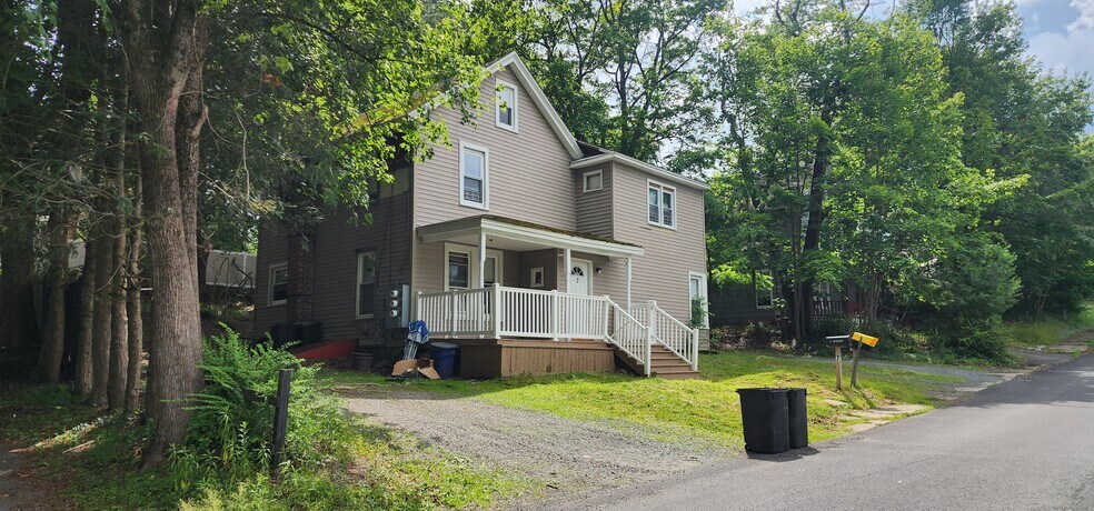 7 Osborne St, Monticello, NY à vendre - Photo de l’immeuble – Image 2 sur 3