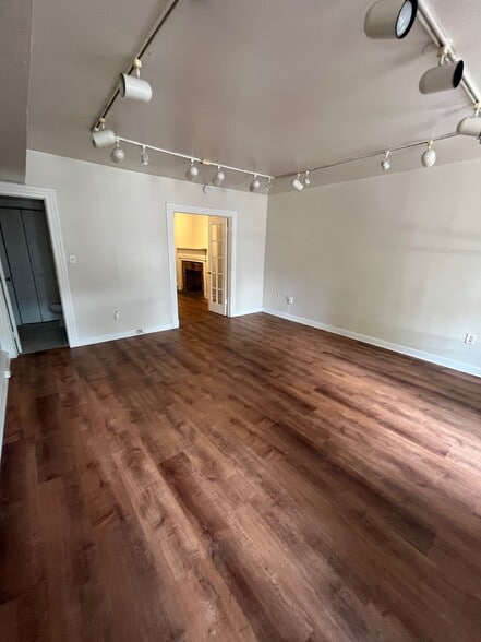 612 Caroline St, Fredericksburg, VA à louer - Photo intérieure – Image 2 sur 8