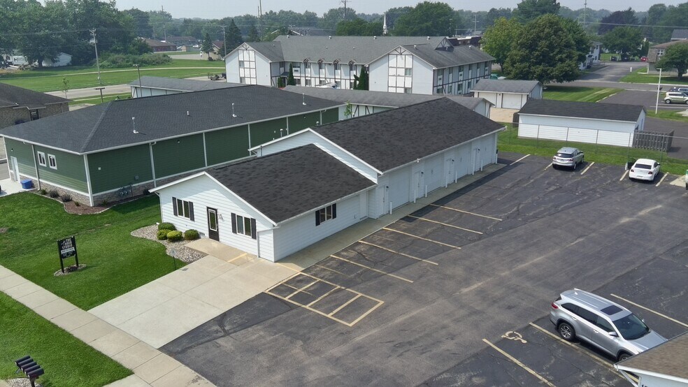 1323 Excalibur Dr, Janesville, WI à vendre - Photo de l’immeuble – Image 2 sur 12