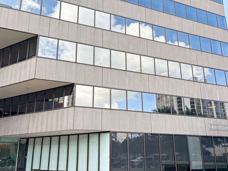 1 Riverway, Houston, TX à louer - Photo de l’immeuble – Image 3 sur 12