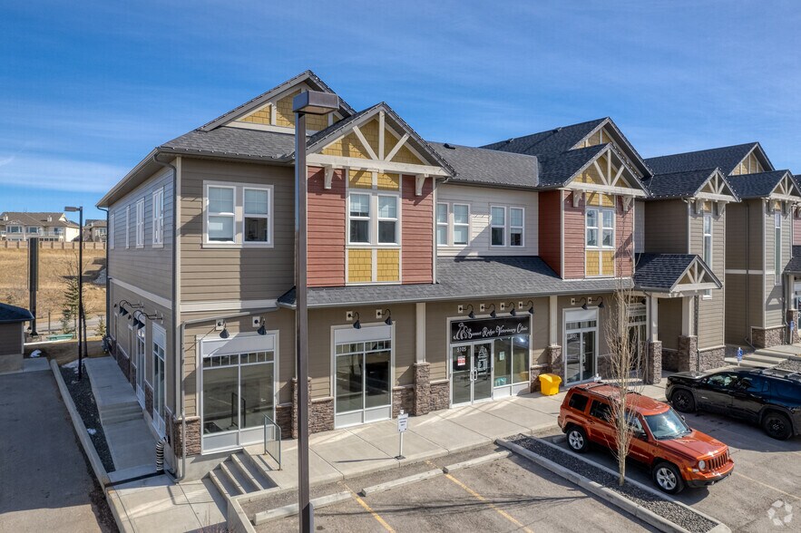 101 Sunset Dr, Cochrane, AB à vendre - Photo de l’immeuble – Image 3 sur 10