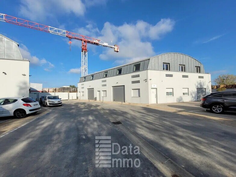 Industriel/Logistique dans Fontenay-Trésigny à vendre - Photo de l’immeuble – Image 2 sur 5