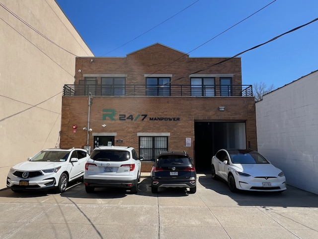 512 Cherry Ln, Floral Park, NY à louer - Photo de l’immeuble – Image 2 sur 6