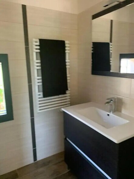 Bureau dans Le Pontet à vendre - Photo de l’immeuble – Image 2 sur 11