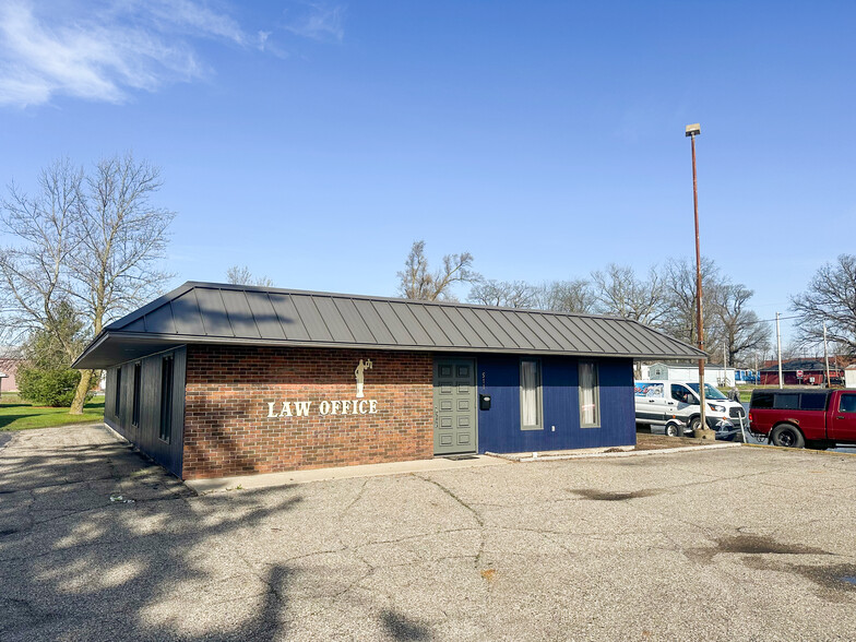 511 N Wayne St, Angola, IN à vendre - Photo de l’immeuble – Image 2 sur 5
