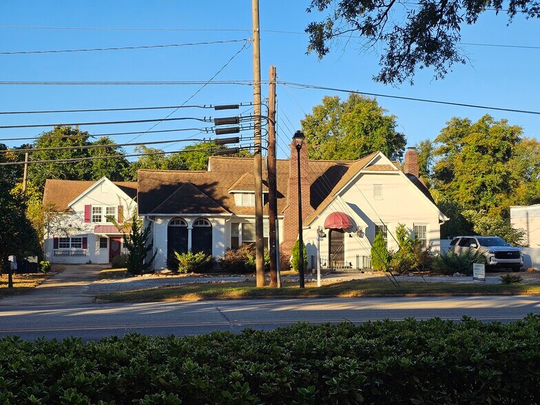 204 S Jefferson Ave, Eatonton, GA à vendre - Photo de l’immeuble – Image 1 sur 39