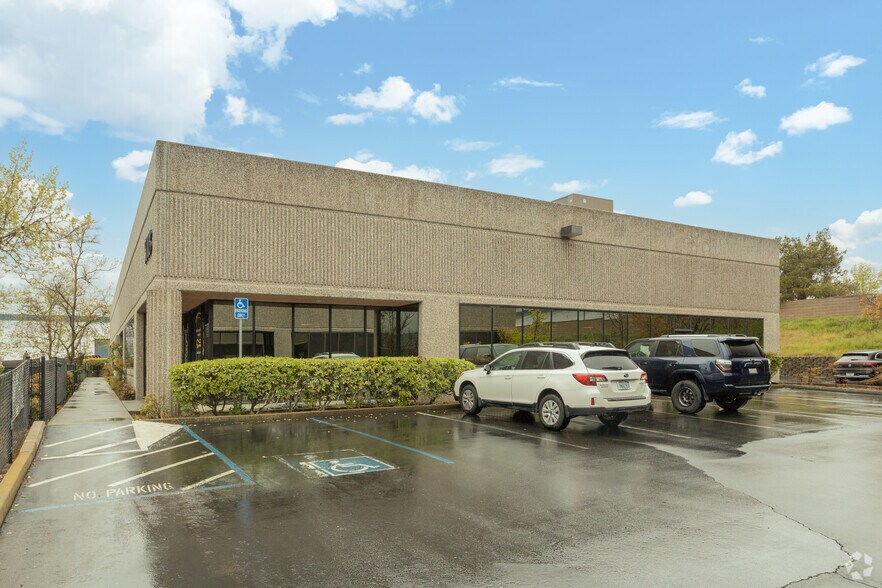 5003 Windplay Dr, El Dorado Hills, CA à vendre - Photo principale – Image 1 sur 11