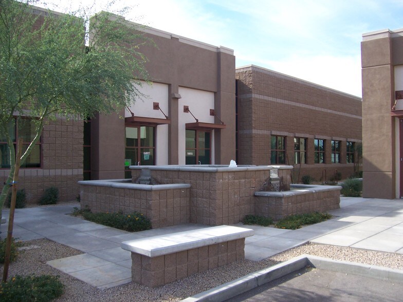 8020 E Gelding Dr, Scottsdale, AZ à vendre - Photo de l’immeuble – Image 3 sur 44