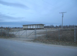 140 Midwest Ln, Strafford, MO à louer Photo de l’immeuble– Image 1 sur 9