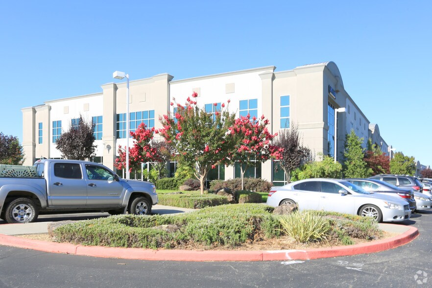 2000-2100 S McDowell Boulevard Ext, Petaluma, CA à louer - Photo de l’immeuble – Image 3 sur 12