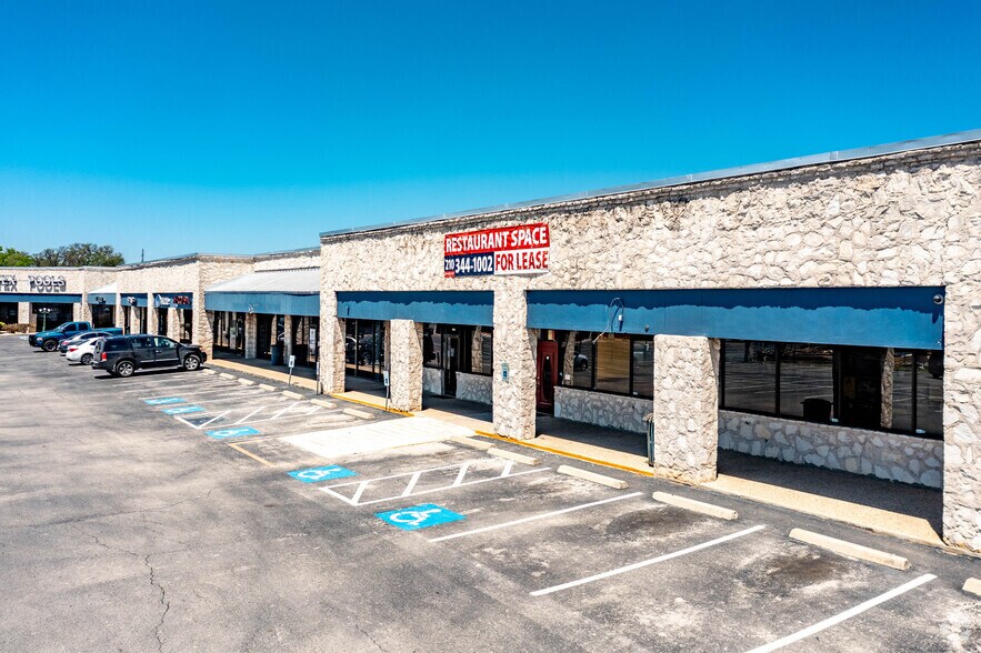 9323 Perrin Beitel Rd, San Antonio, TX à louer - Photo de l’immeuble – Image 3 sur 36