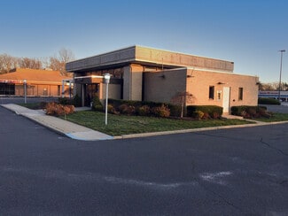 Plus de détails pour 655 Old Country Rd, Riverhead, NY - Local commercial à louer