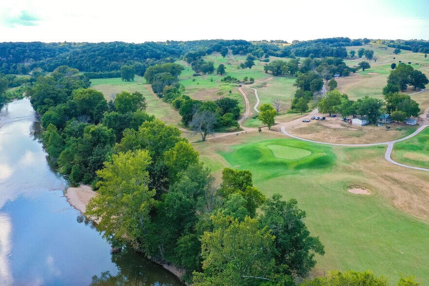 1211 Cox Ford Rd, Crane, MO à vendre - Photo de l’immeuble – Image 2 sur 50