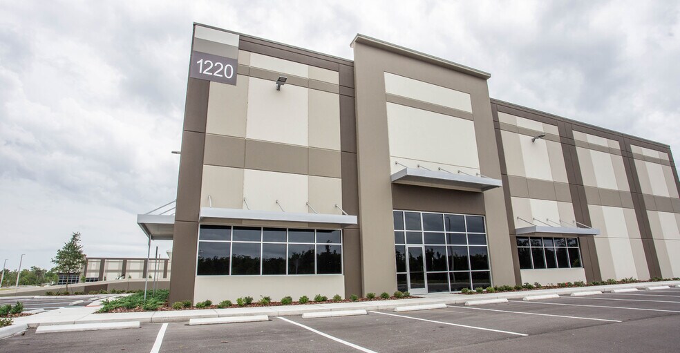 N Hoagland Blvd, Kissimmee, FL à louer - Photo de l’immeuble – Image 3 sur 8