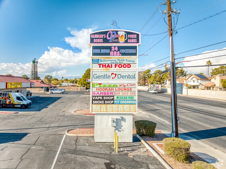 1725 E Warm Springs Rd, Las Vegas, NV à louer - Photo de l’immeuble – Image 2 sur 30