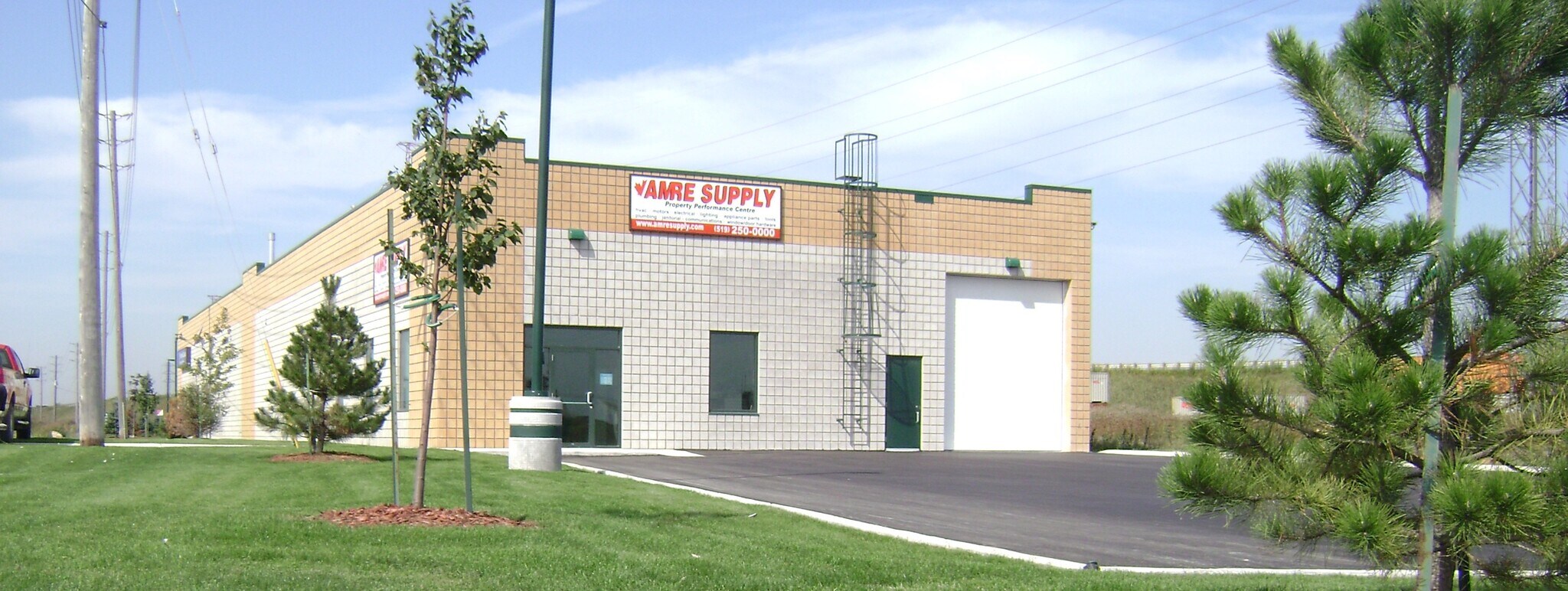 5900 Rhodes Dr, Windsor, ON à louer Photo principale– Image 1 sur 7