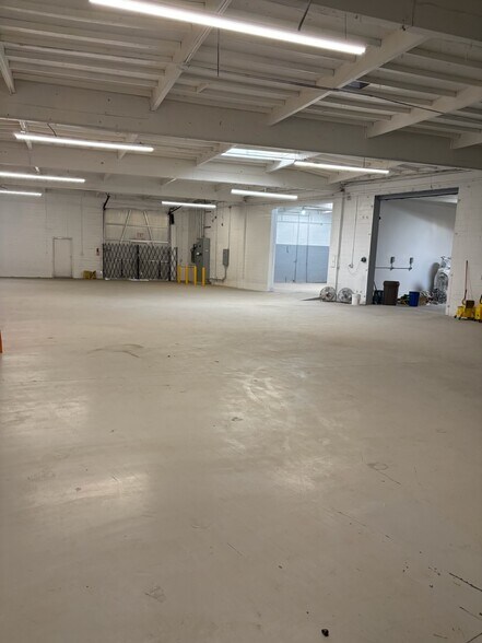 13413 S Broadway, Los Angeles, CA à vendre - Photo de l’immeuble – Image 2 sur 7