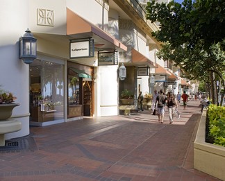 Plus de détails pour 2424 Kalakaua Ave, Honolulu, HI - Local commercial à louer