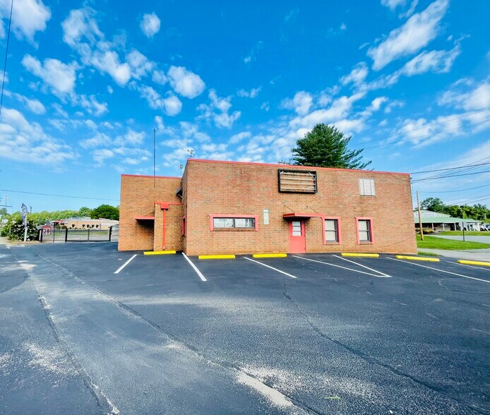 500 W Fleming Dr, Morganton, NC à louer - Photo de l’immeuble – Image 2 sur 26