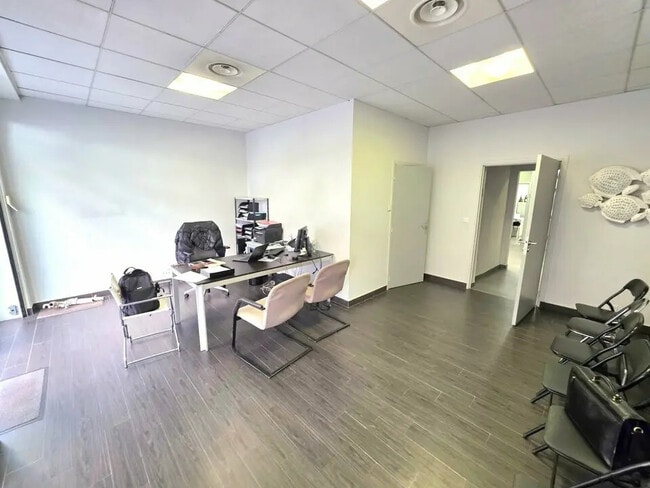 Plus de détails pour Local commercial à louer