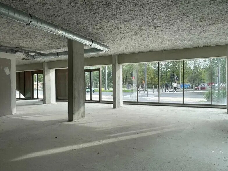 Local commercial dans Bruges à louer - Photo intérieure – Image 2 sur 4
