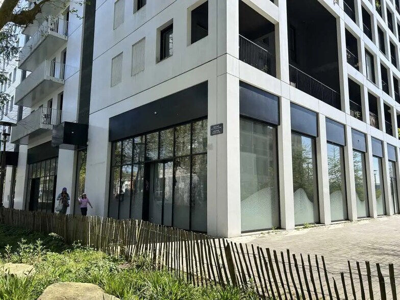 Local commercial dans Nantes à louer - Photo de l’immeuble – Image 1 sur 7