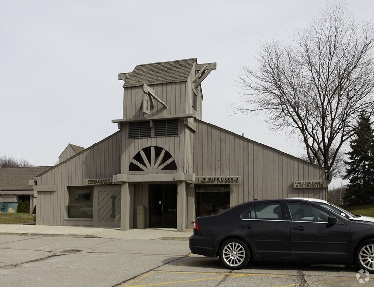 32730 Walker Rd, Avon Lake, OH à louer - Photo de l’immeuble – Image 2 sur 8