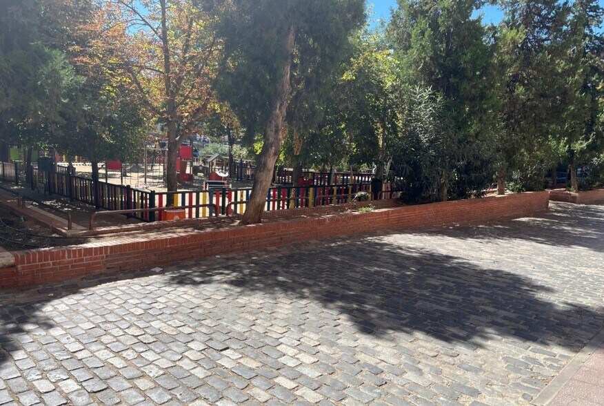 Immeuble residentiel dans Madrid, Madrid à vendre - Photo de l’immeuble – Image 2 sur 2