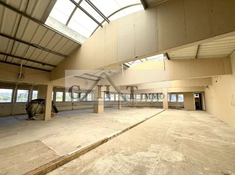 Industriel/Logistique dans Nanterre à vendre - Photo de l’immeuble – Image 1 sur 4