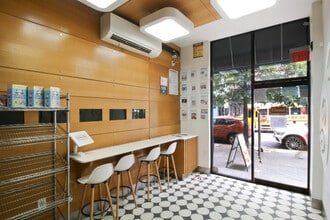 292-296 Bedford Ave, Brooklyn, NY à louer Photo intérieure– Image 2 sur 11