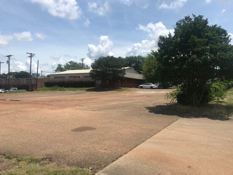908 Bomar St, Marshall, TX à louer - Photo principale – Image 1 sur 7
