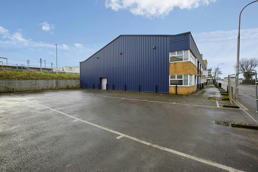 199-215 Cardiff Rd, Reading à louer - Photo de l’immeuble – Image 3 sur 9