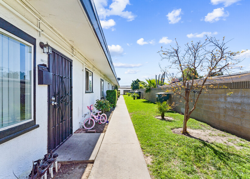 1100-1114 E 3rd Ave, La Habra, CA à vendre - Photo de l’immeuble – Image 3 sur 8