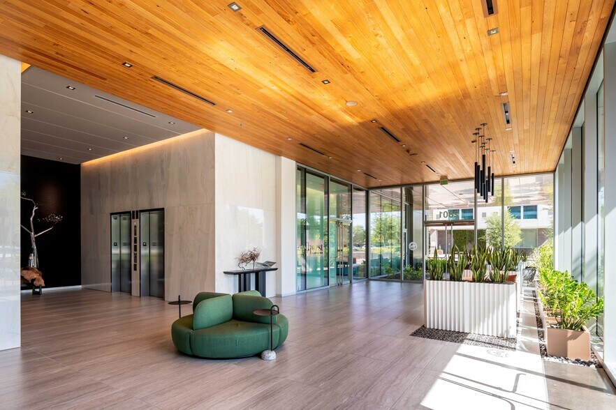 2801 E Camelback Rd, Phoenix, AZ à louer - Photo de l’immeuble – Image 2 sur 5