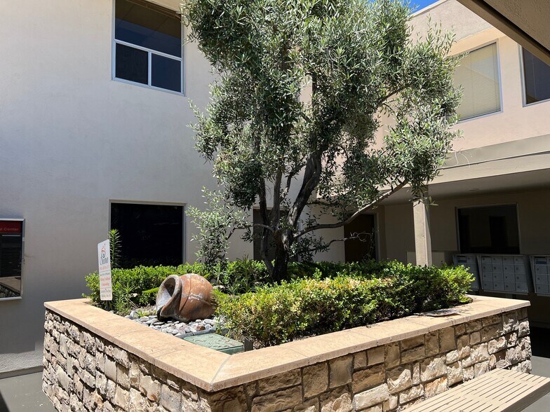 3901 Las Posas Rd, Camarillo, CA à louer - Photo de l’immeuble – Image 2 sur 11