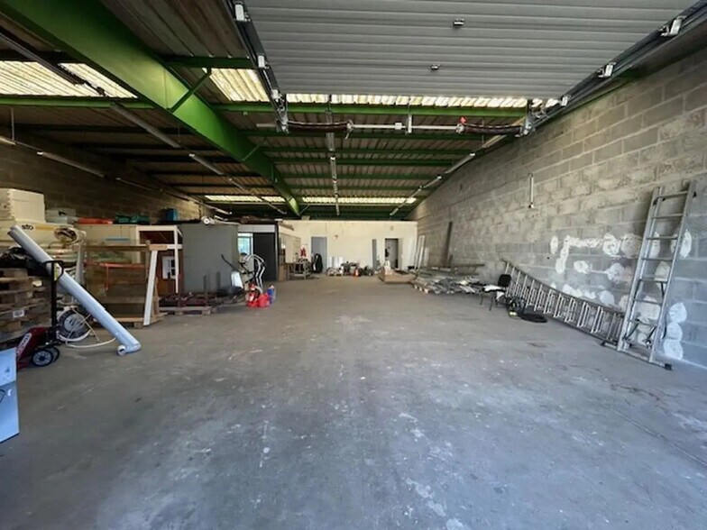 Local d’activités dans Saint-Nazaire à louer - Photo de l’immeuble – Image 2 sur 10