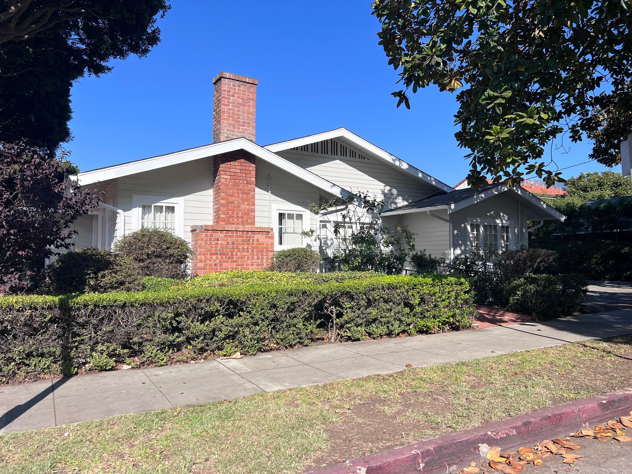 102 N Milpas St, Santa Barbara, CA à louer Photo de l’immeuble– Image 1 sur 14