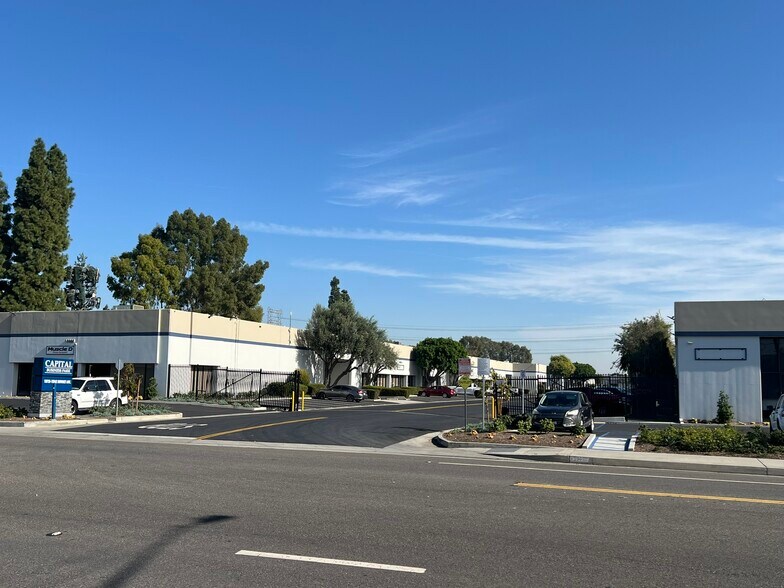 15946-15948 Downey Ave, Paramount, CA à louer - Photo de l’immeuble – Image 2 sur 5