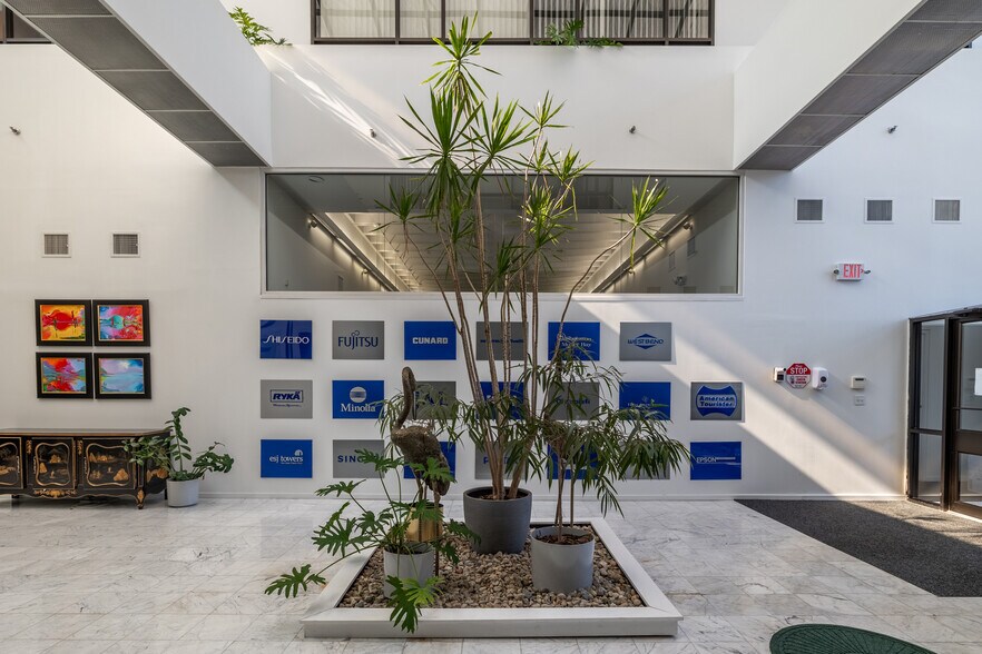 1320 Centre St, Newton, MA à louer - Hall d’entrée – Image 3 sur 15