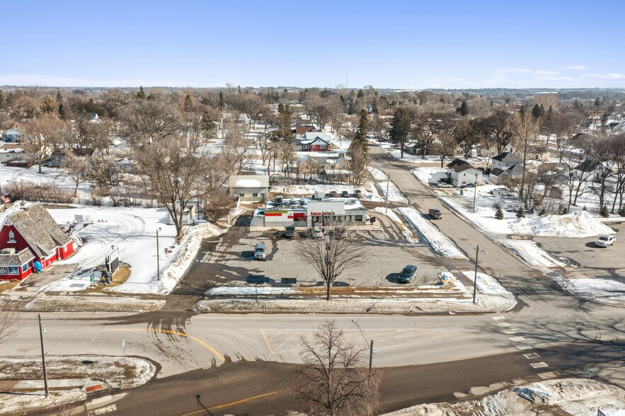 1212 N Union Ave, Fergus Falls, MN à vendre - Photo de l’immeuble – Image 2 sur 2