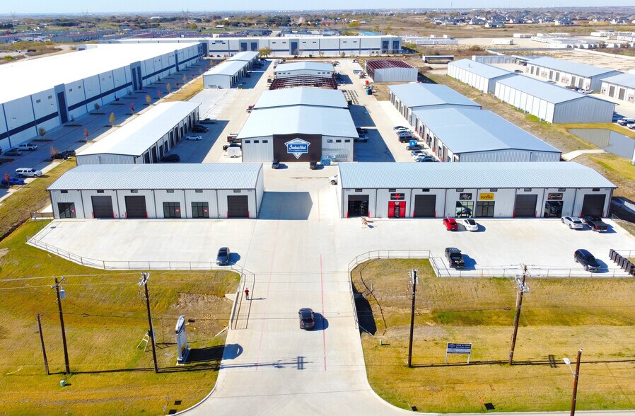 13055 Harmon Rd, Fort Worth, TX à louer - Photo intérieure – Image 3 sur 12