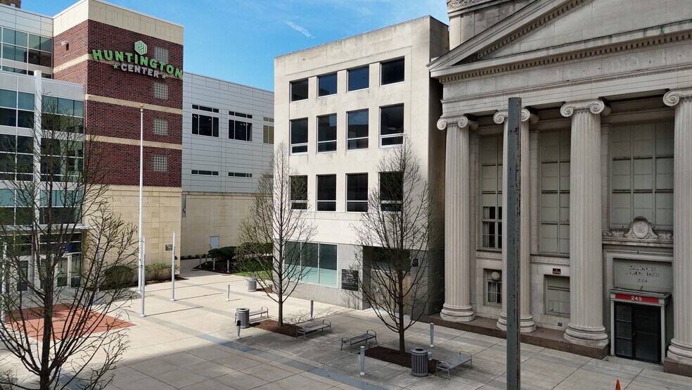 241 N Superior St, Toledo, OH à vendre - Photo de l’immeuble – Image 3 sur 7
