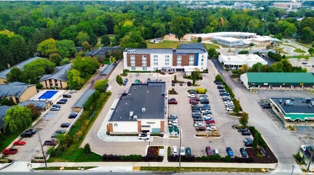 1090-1100 Trowbridge Rd, East Lansing, MI à vendre - Aérien – Image 2 sur 7