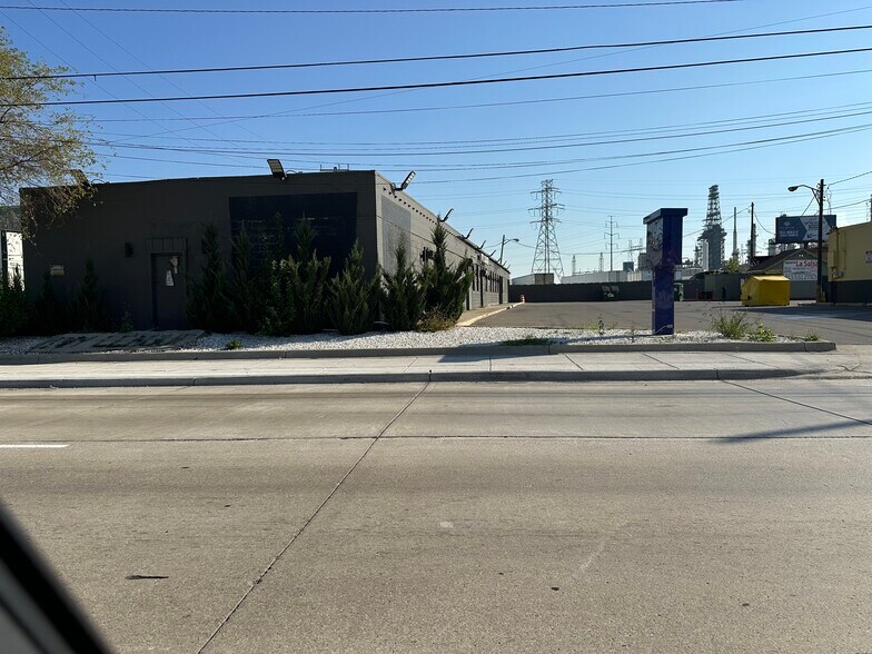 465 S Schaefer Hwy, Detroit, MI à louer - Photo de l’immeuble – Image 2 sur 6