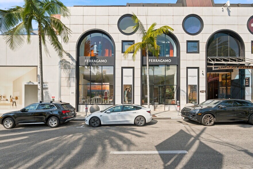 413-445 N Rodeo Dr, Beverly Hills, CA à louer - Photo de l’immeuble – Image 2 sur 8