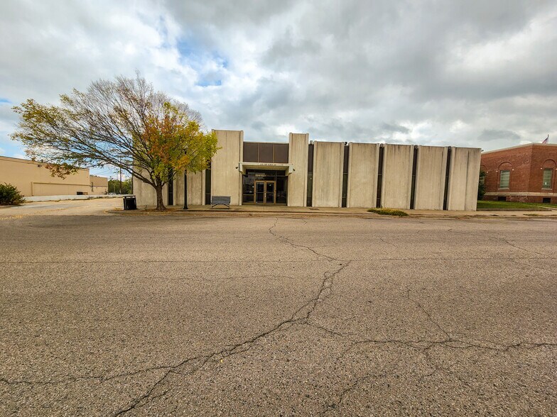 215 N Bell Ave, Shawnee, OK à vendre - Photo de l’immeuble – Image 1 sur 7